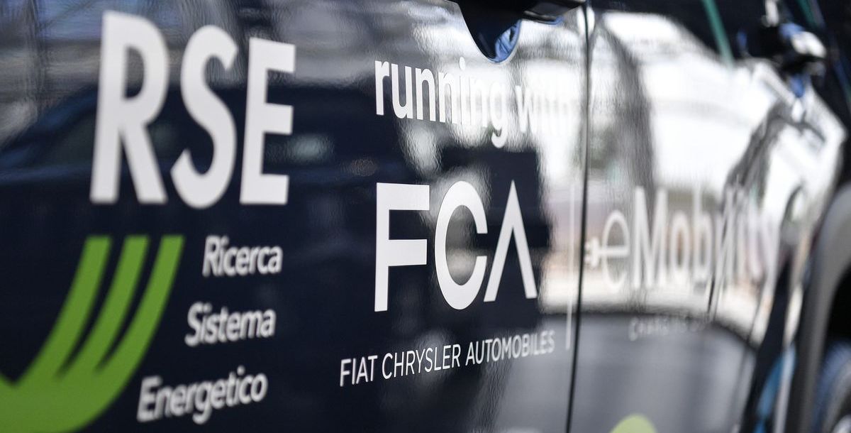 Fiat Chrysler Automobiles testet zusammen mit RSE die Hybrid-Technologie des Jeep® Renegade 4xe im Alltag