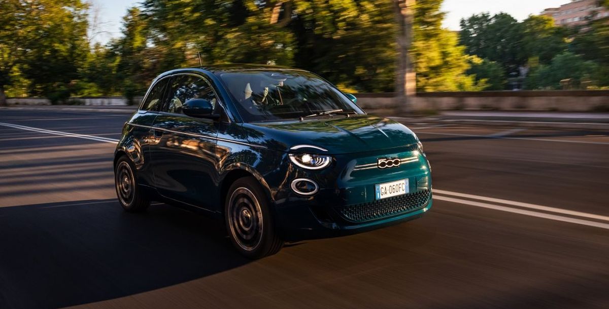 Neuer elektrisch angetriebener Fiat 500 gewinnt renommierten Designpreis