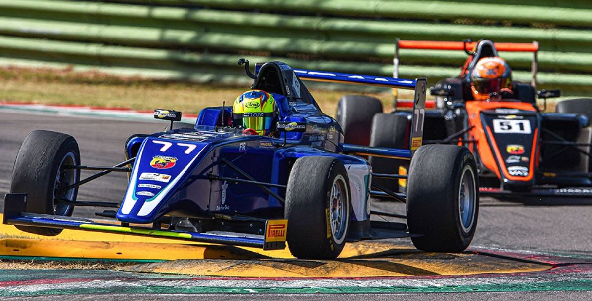 Imola: In der vorletzten Runde der italienischen Formel 4 kämpfen gleich drei italienische Fahrer um den Titel